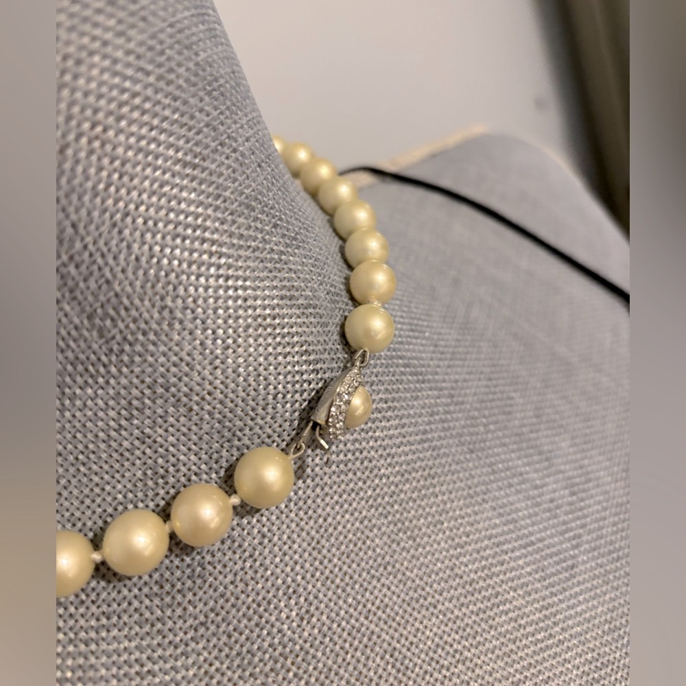 Faux pearl choker necklace with decorative clasp